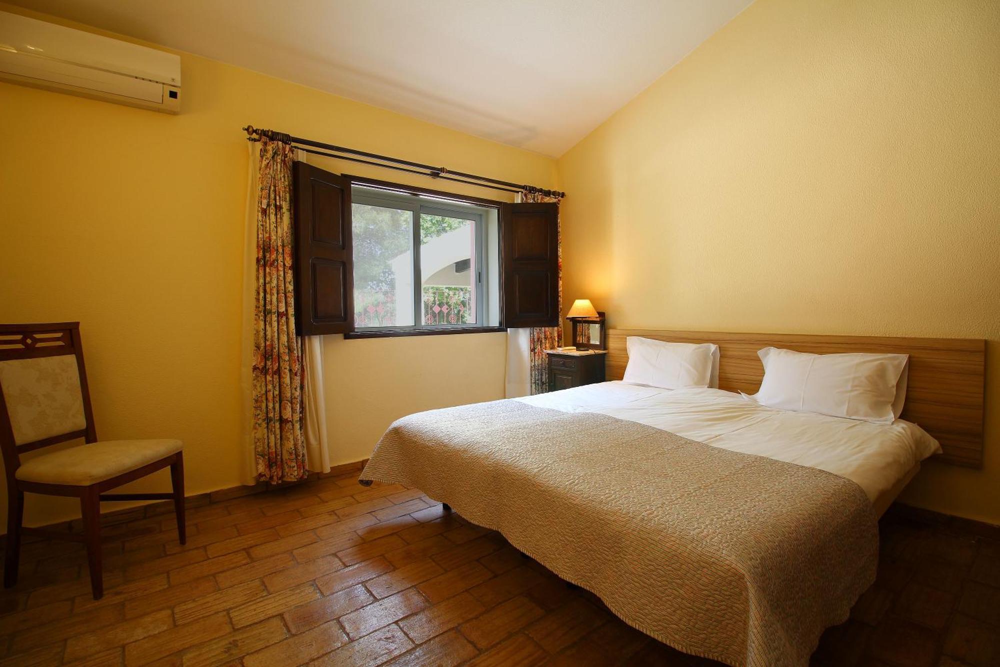 Quinta Dos Vales Wine Estate Guest House Estômbar Rom bilde